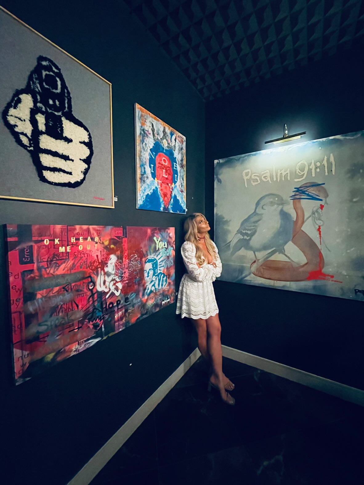 Experimente 'Contravene': una noche exclusiva de arte y cócteles.  exhibition image 3
