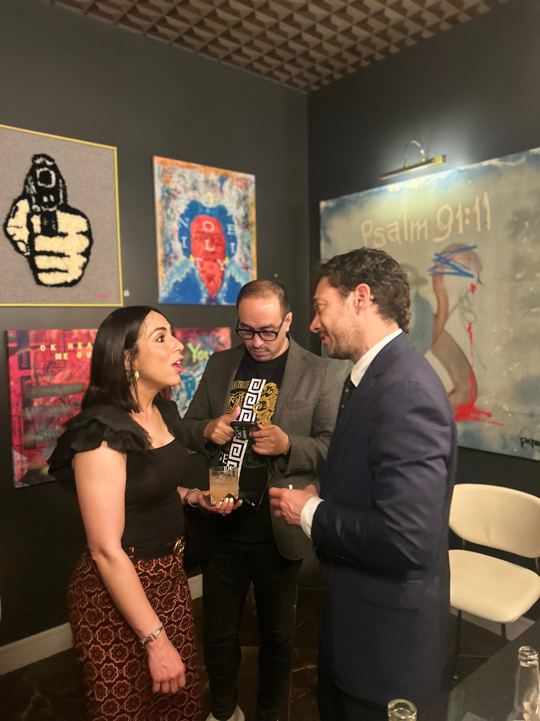 Experimente 'Contravene': una noche exclusiva de arte y cócteles.  exhibition image 2